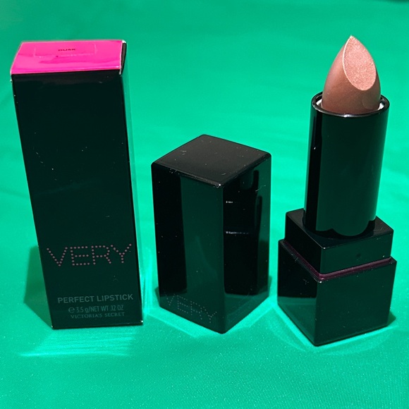 Victoria's Secret Very Perfect Lipstick — ‘Dusk’ color - Picture 2 of 4